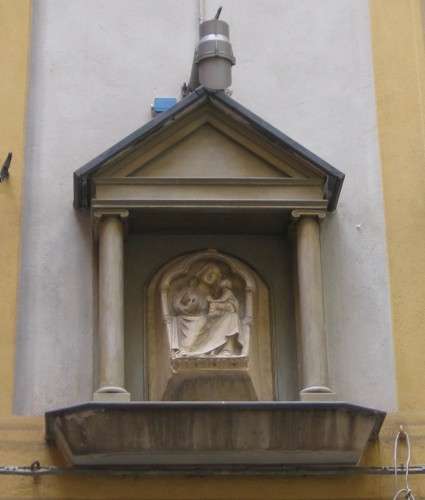 Madonna del Buon Consiglio in Piazza del Campo 3r