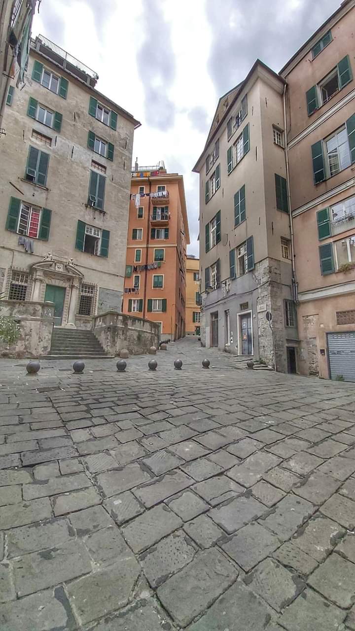 Piazza Embriaci